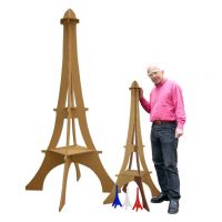 Tour Eiffel Géante et XXL en carton avec le designer- Cardboard Giant Eiffel Towers